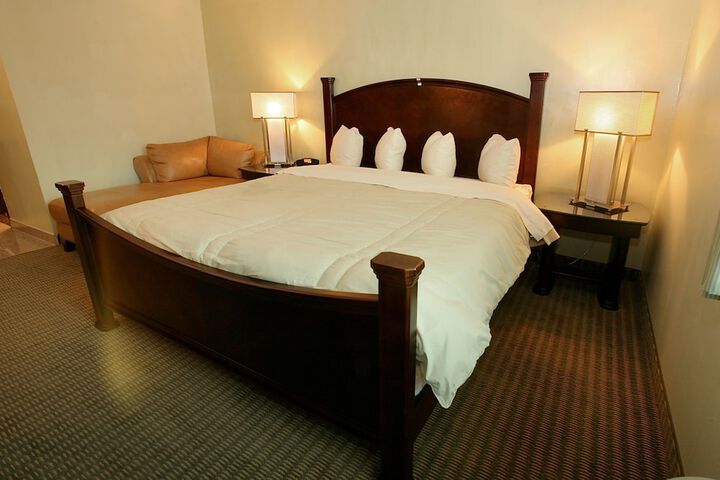 Room 32 of 35