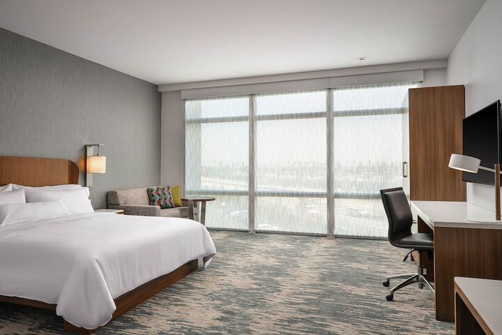 Room 9 of 38