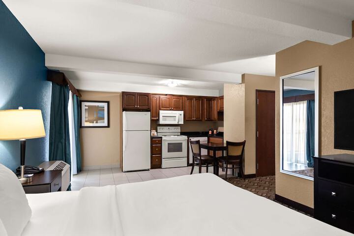 Room 33 of 46