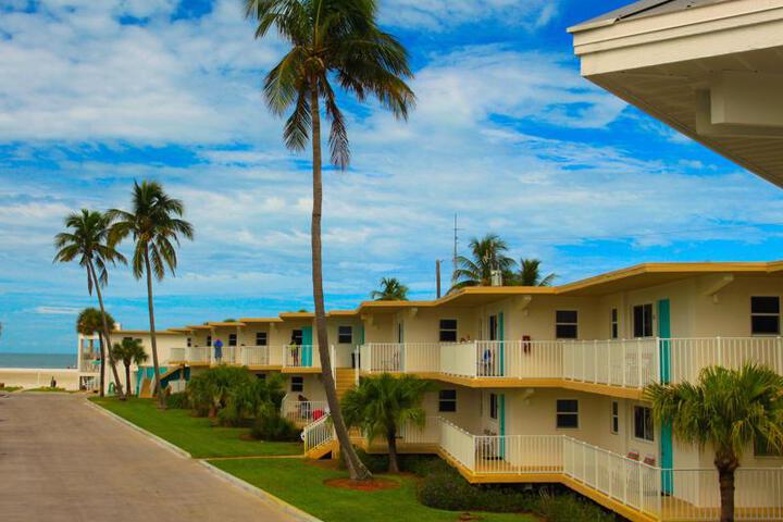 CAROUSEL INN ON THE BEACH