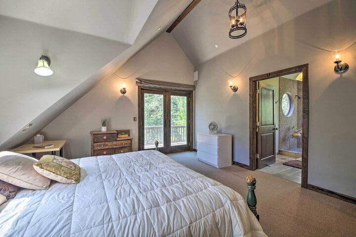 Incredible Lake Arrowhead Home w / Views & Decks!