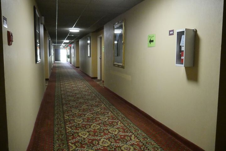 Ballroom/Hall 28 of 29