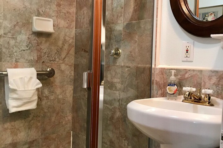 Room 72 of 100