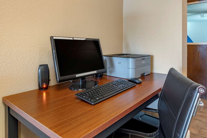 Business Center 32 of 32