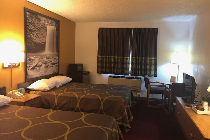Super 8 by Wyndham Front Royal Near Shenandoah National Park