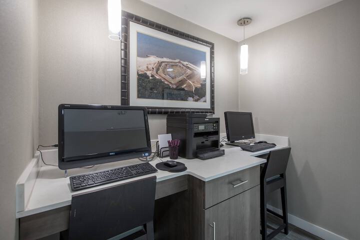 Business Center 66 of 70