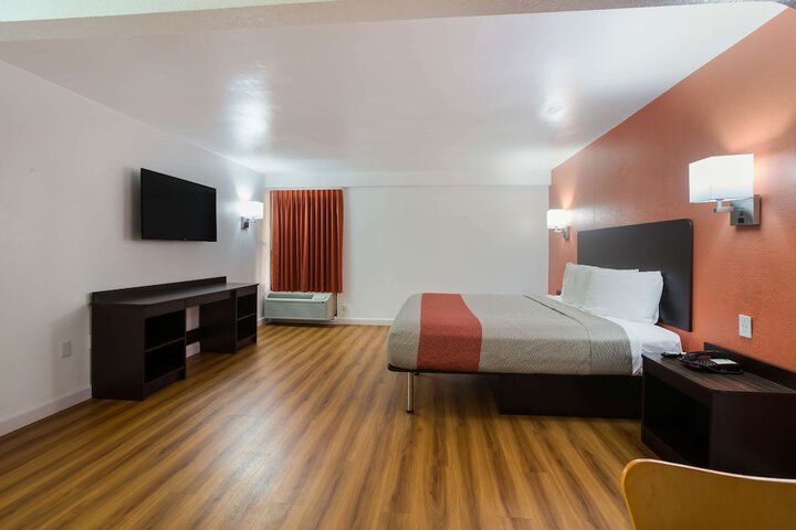 Room 34 of 41