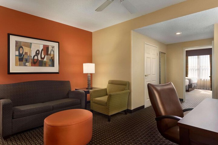 Room 9 of 25
