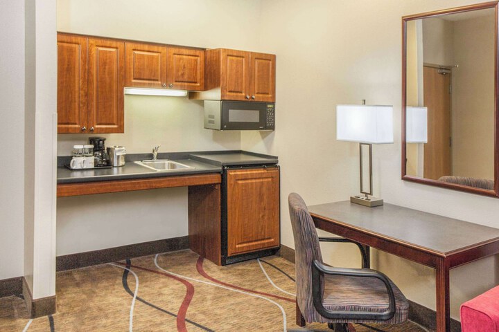 Room 14 of 27