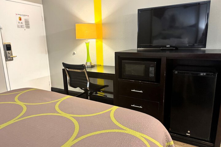Super 8 by Wyndham Tupelo Airport