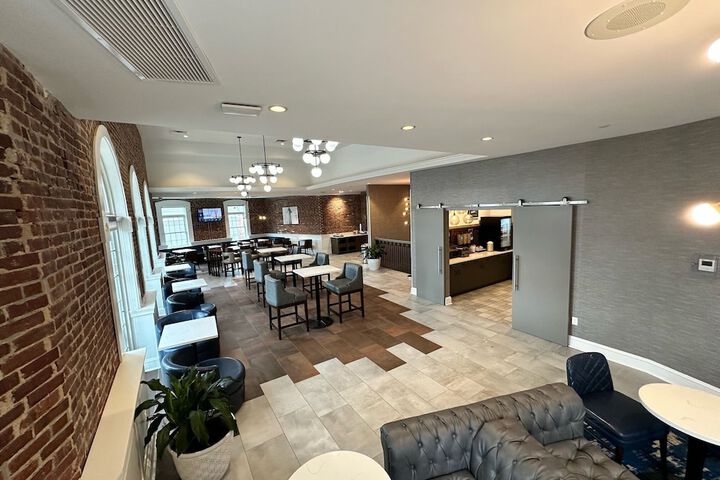 Hampton Inn & Suites Huntington Downtown