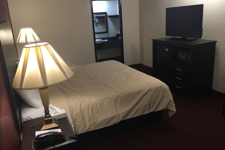 Super 9 Motel