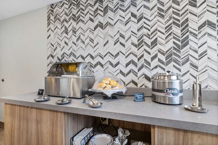 Breakfast/Coffee Service 101 of 108
