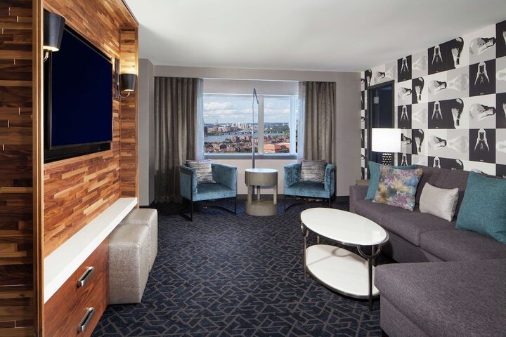 Room 33 of 91