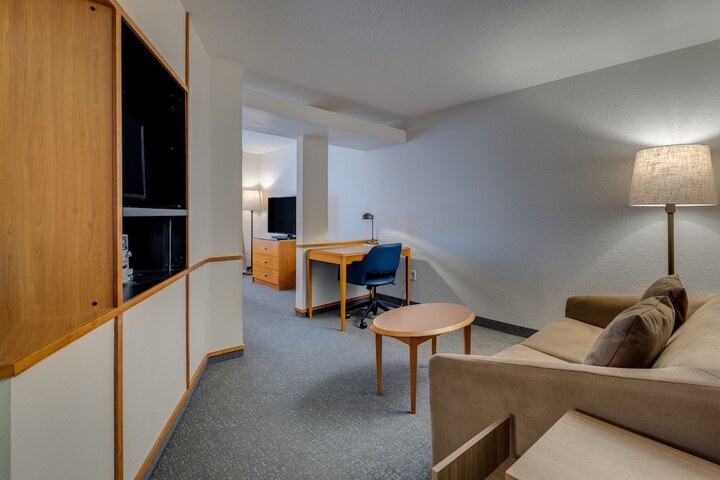 Room 33 of 68