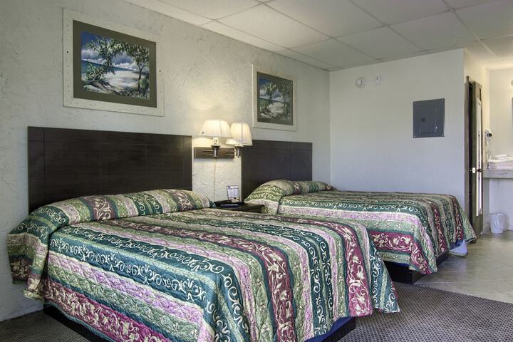 Room 32 of 43