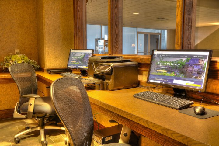 Business Center 75 of 77