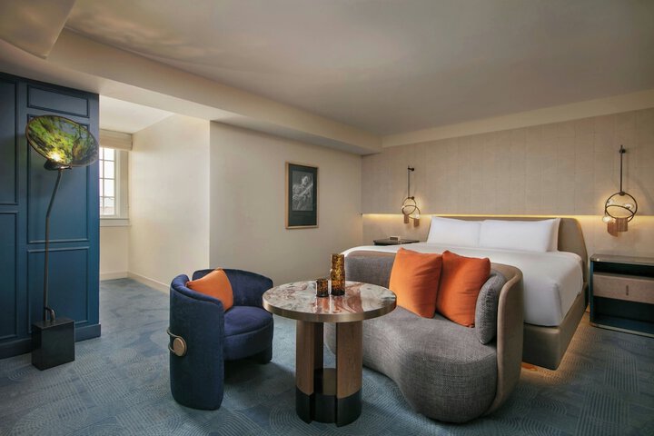 Room 16 of 100