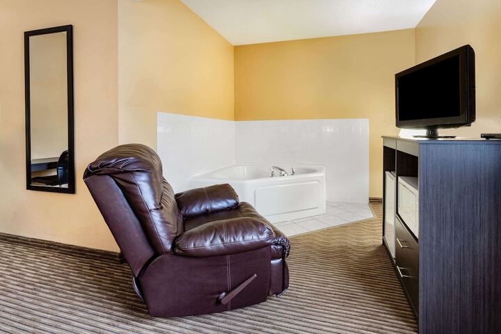 Room 4 of 17