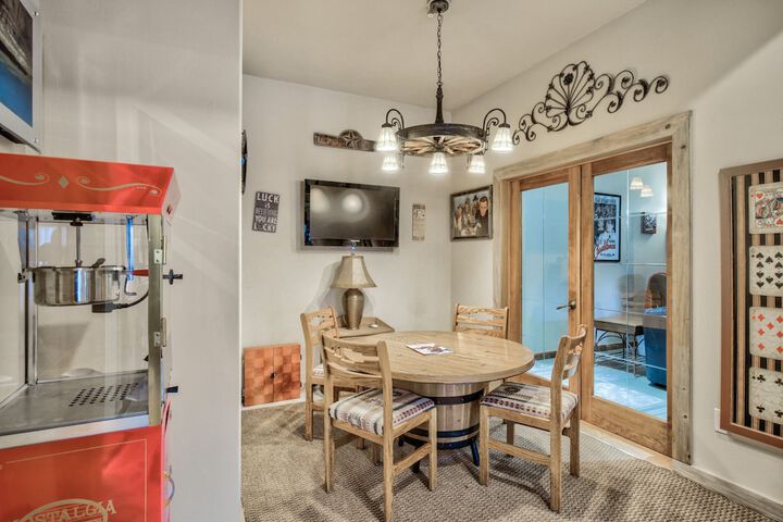 Mountain Getaway Cabinhot Tub & Pool Table4bd