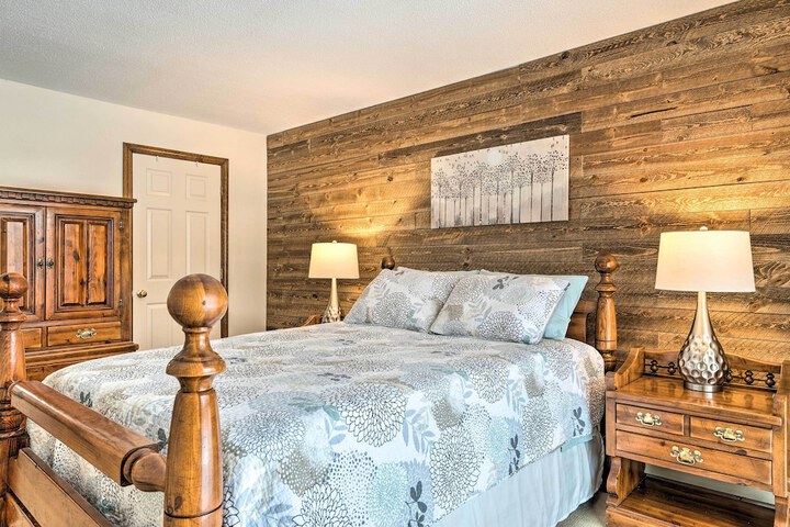 Hartford Escape w / Fire Pit 3 Mi to Ski & Golf!