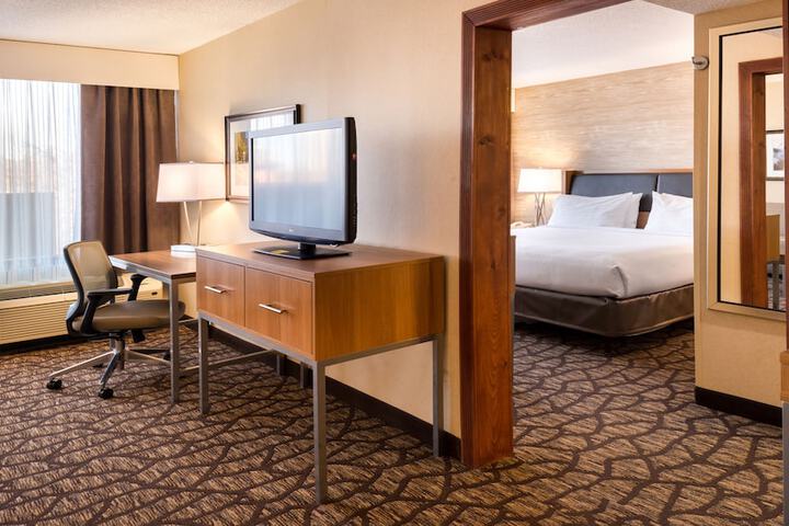 Holiday Inn Hotel & Suites Warren by IHG