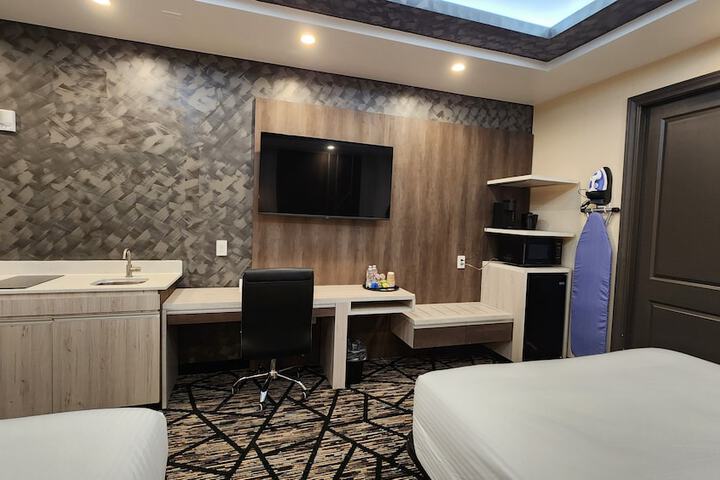 Comfeeni Inn and Suites