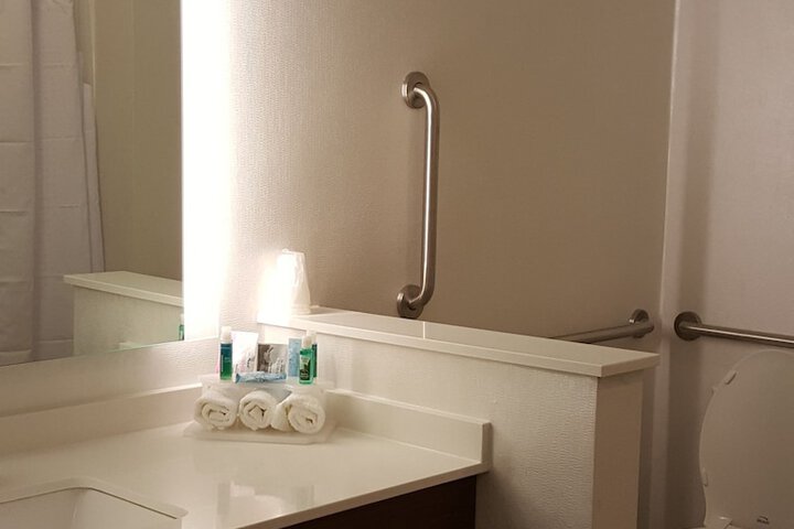 Holiday Inn Express & Suites Toledo West by IHG