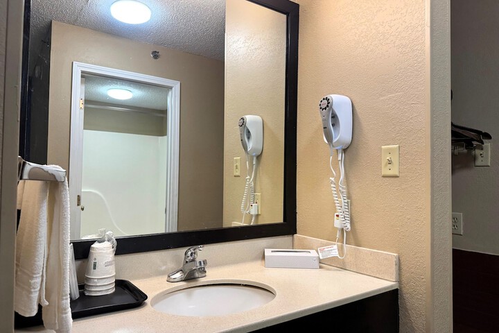 Super 8 by Wyndham Booneville