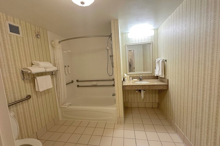 Arnot Grand Hotel & Suites