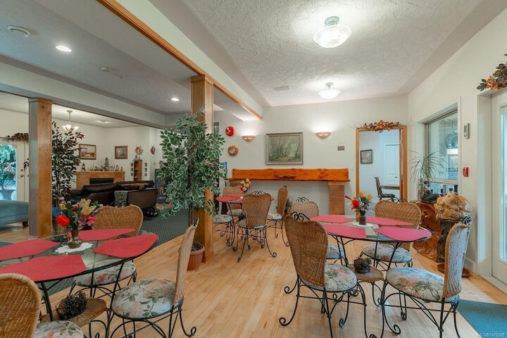 Cedar Wood Lodge B & B