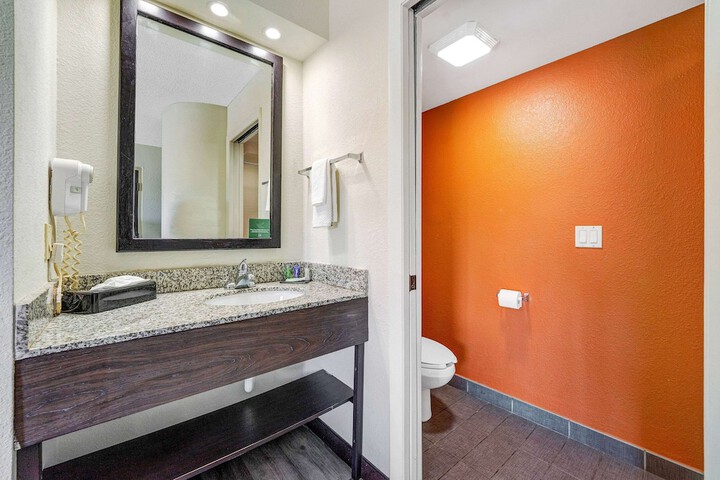 Room 18 of 25