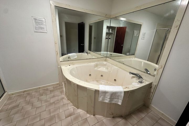 Hot Tub 45 of 46