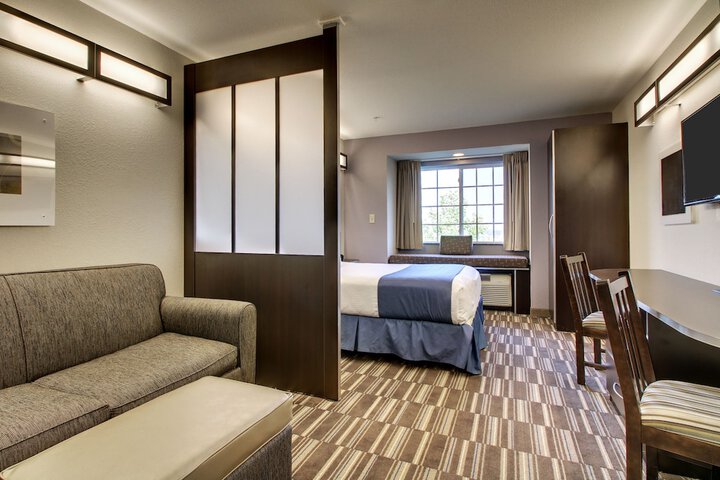 Room 21 of 37