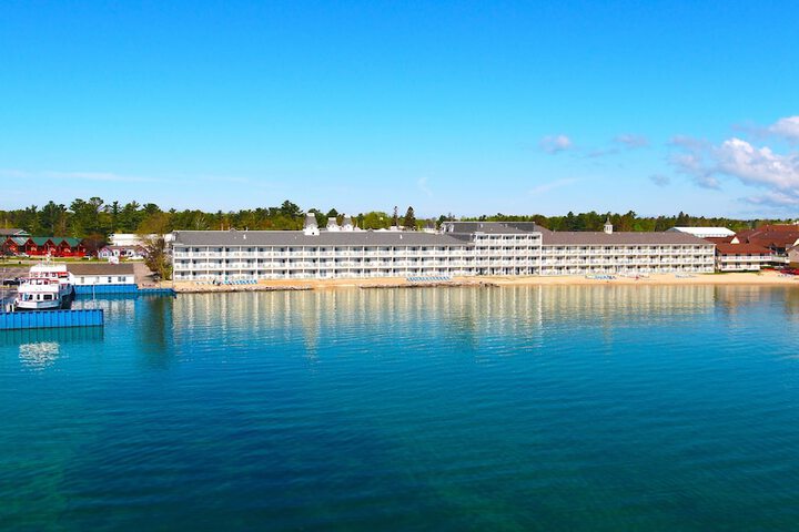 Hamilton Inn Select Beachfront Mackinaw City
