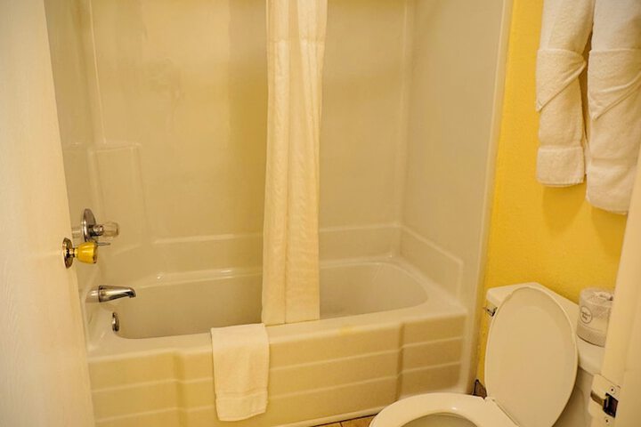 Room 9 of 24