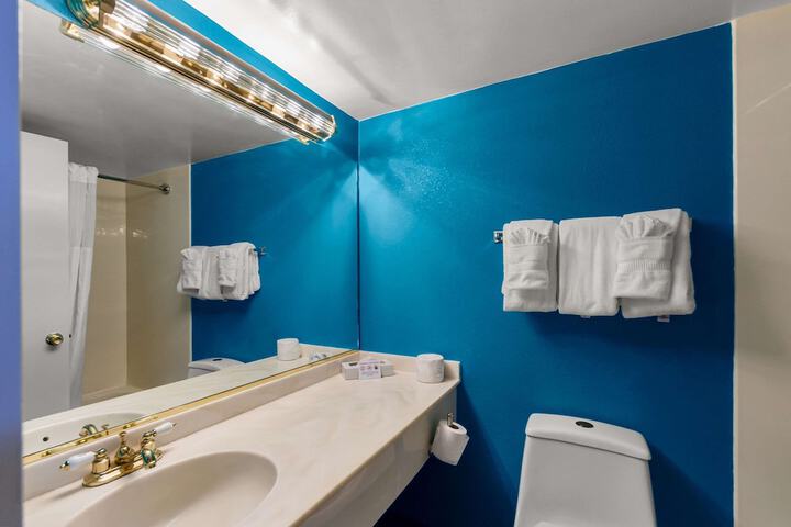 Room 8 of 17