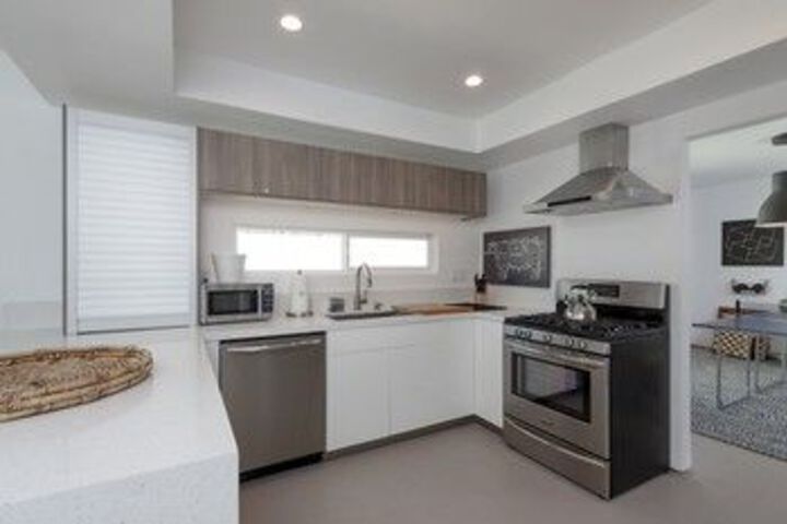 3Br 2BA Modern Luxury House by RedAwning