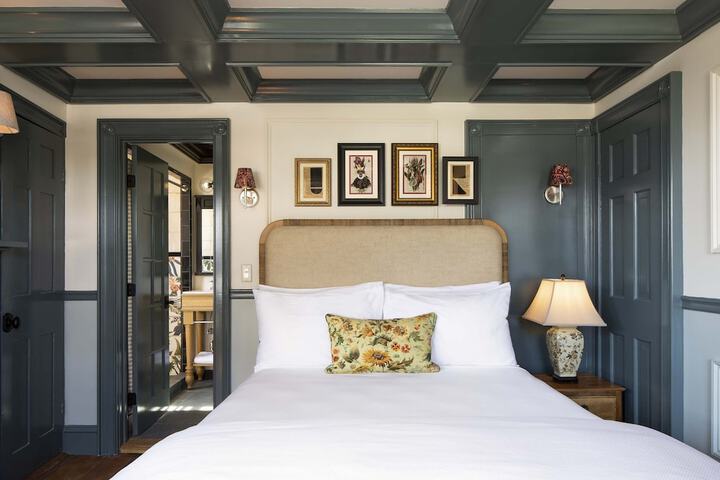 Room 44 of 46