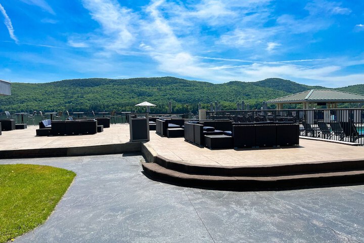 The Georgian Lakeside Resort