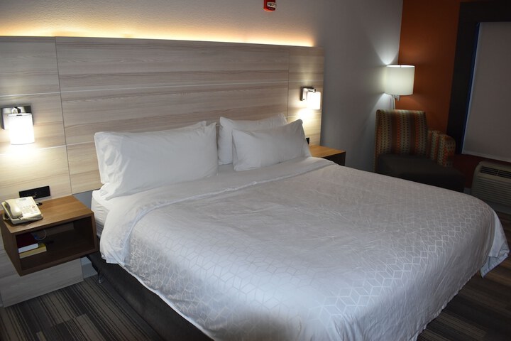 Room 32 of 57