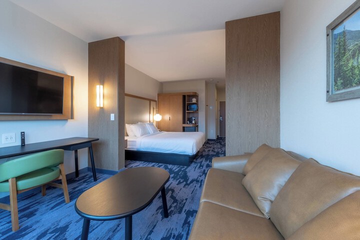 Room 25 of 37