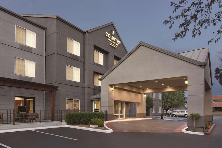 Country Inn & Suites by Radisson Fresno North, CA