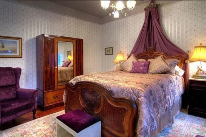 Gingerbread Mansion Inn