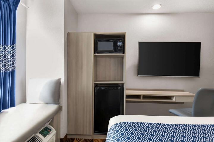 Room 19 of 34