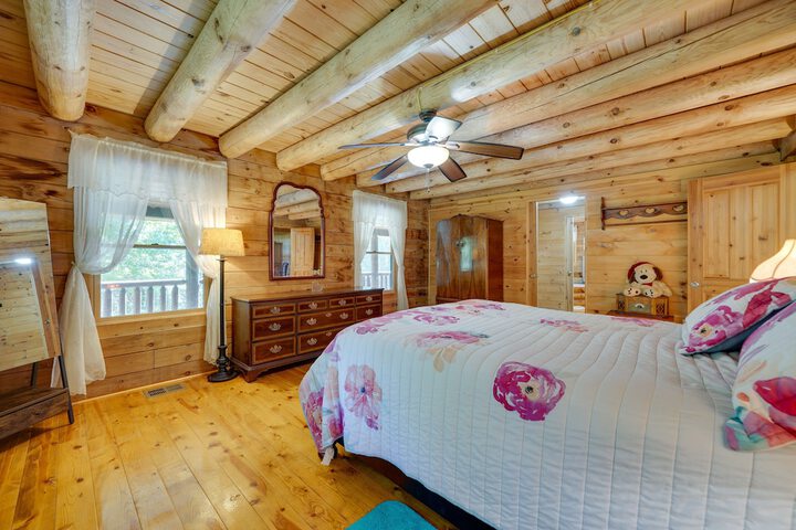 Secluded Broken Bow Cabin w / Fire Pit and Deck!