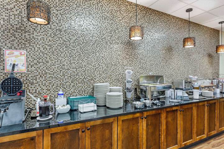 Best Western Plus Dutch Haus Inn and Suites