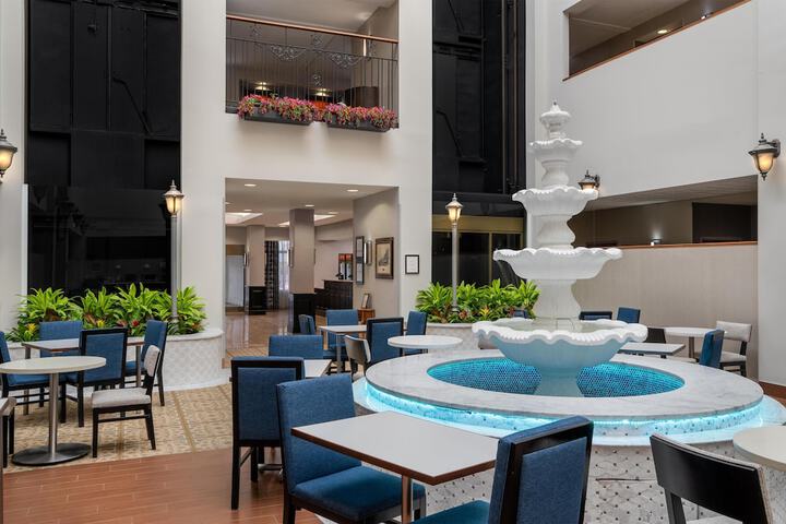 Hampton Inn & Suites Rockville Centre