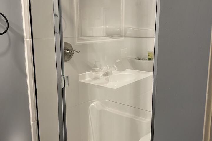 Hermann Crown Suites