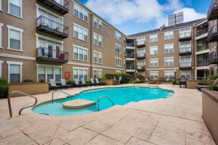 Apts at 41st by NamaStay